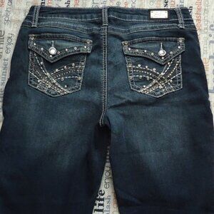 SIZE 12P. Earl jeans dark wash jean capris.